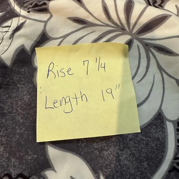 L. L. Bean board shorts grey and white Hawaiin floral print. Size 38w - Picture 6 of 6